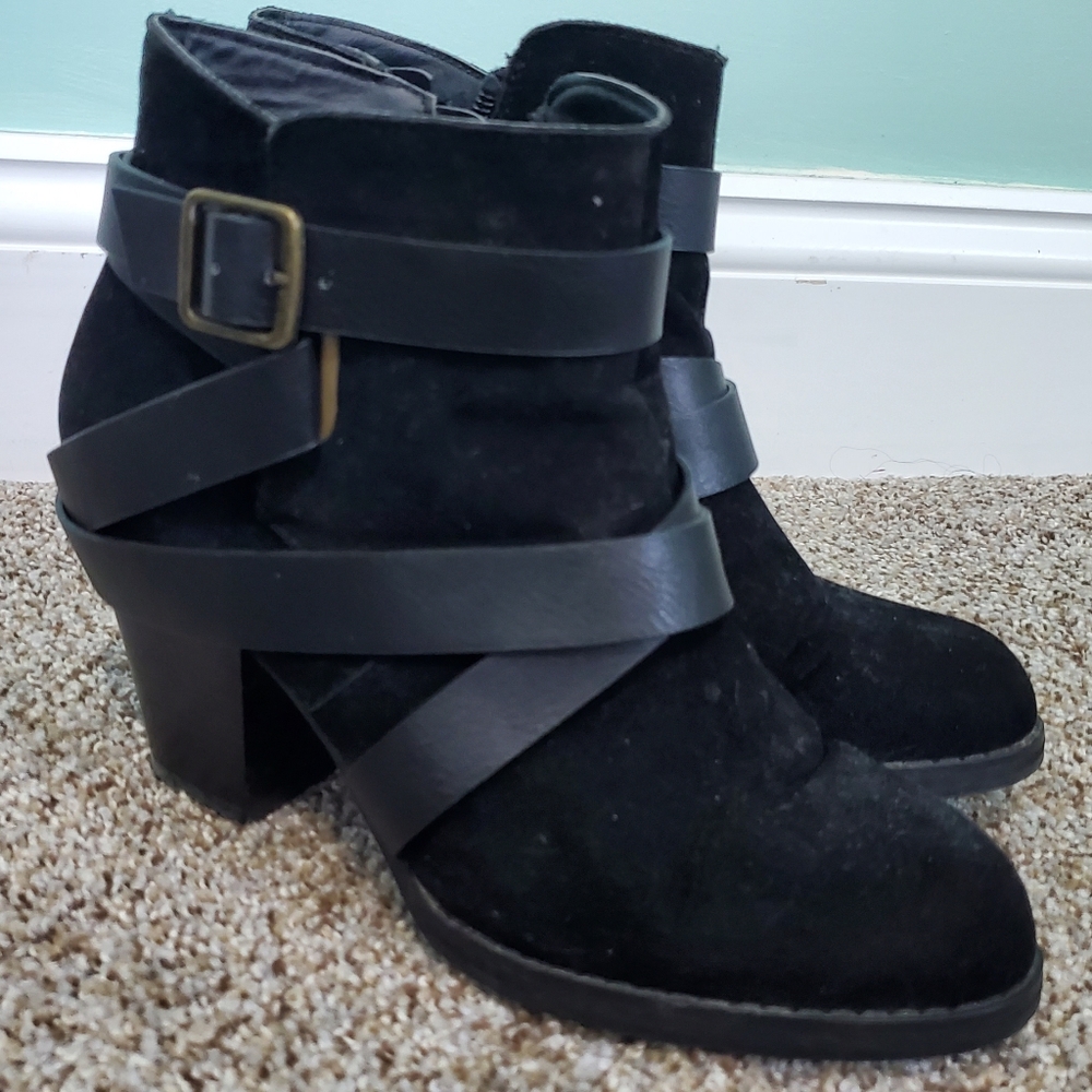 Shoe dazzle booties